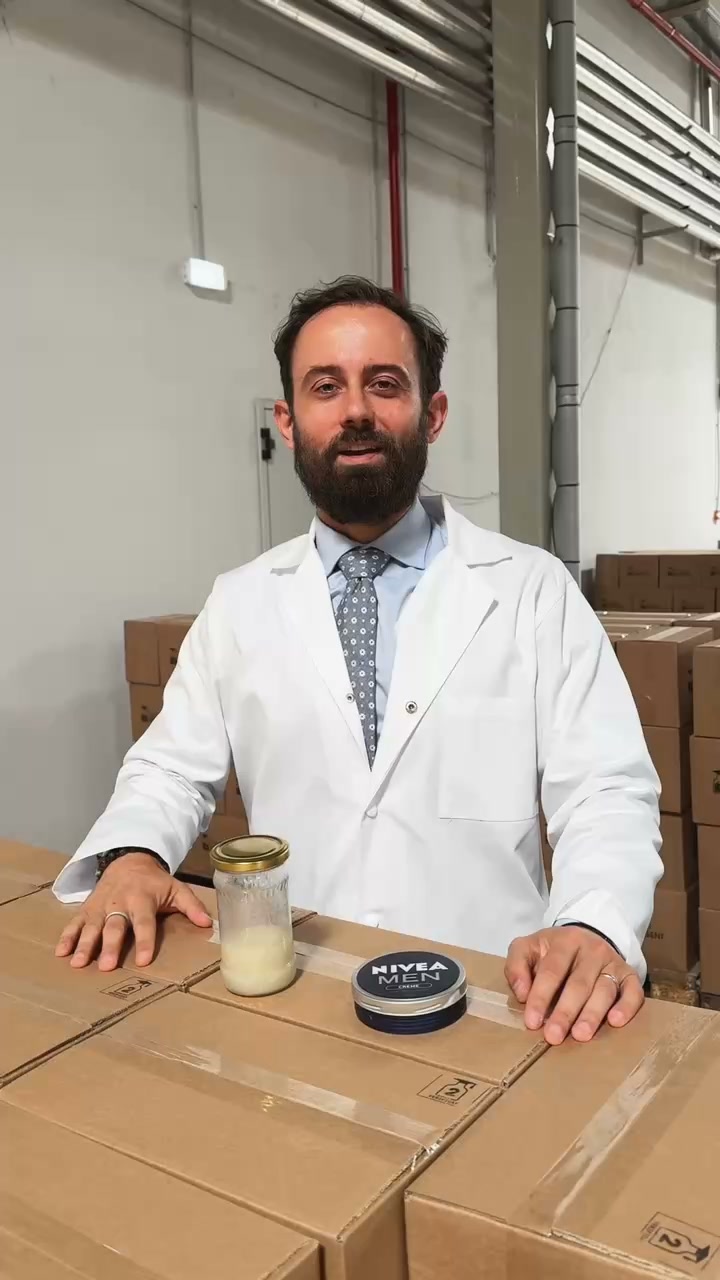 Doctor Detergent Facebook ad: Ce ați prefera să rămână pe hainele voastre?