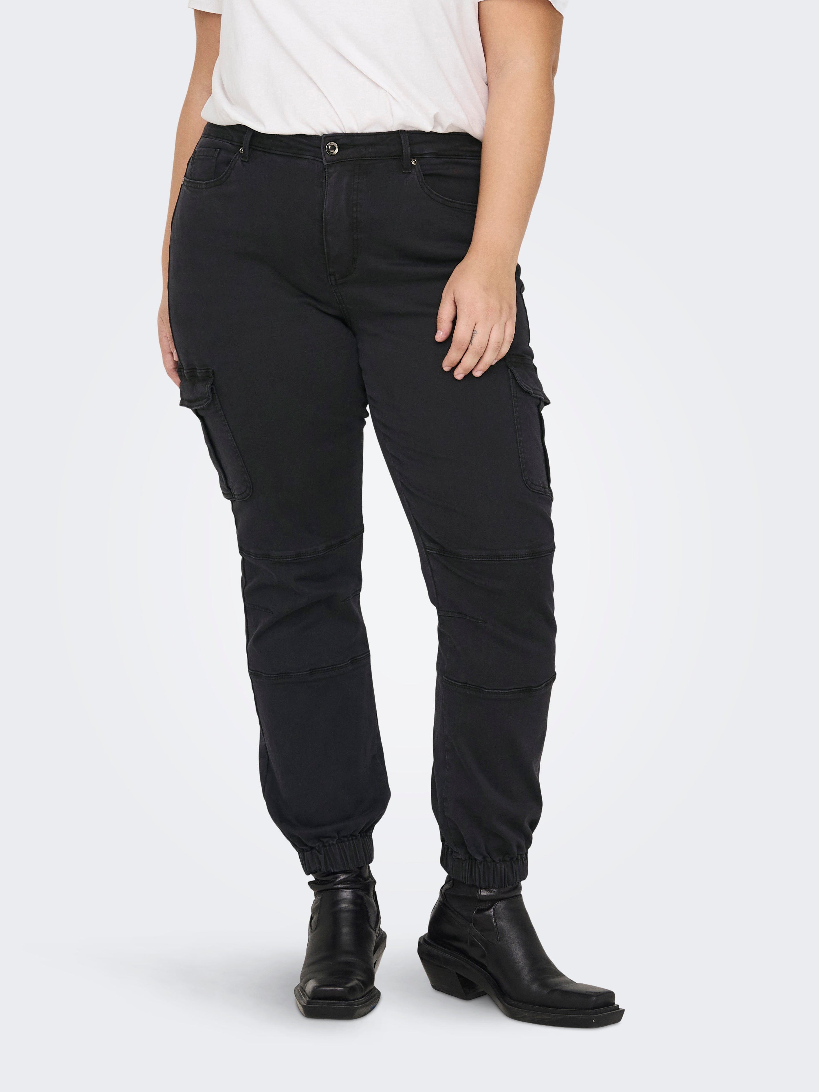 ONLY Carmakoma Facebook ad: Vind stijlvolle plus-size kleding in maat 42-54 bij…