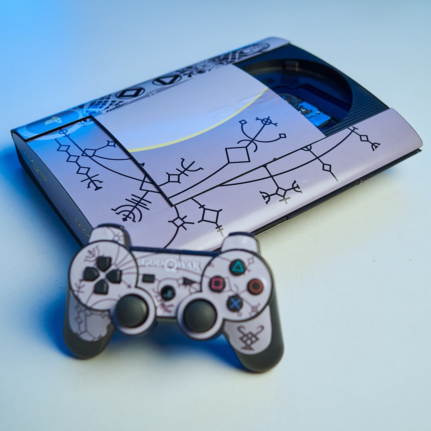 Estación Play Facebook ad: ¡La PS3 edición God of War está ON…