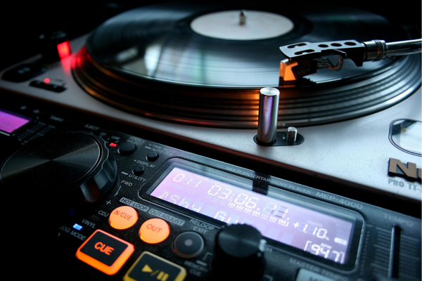 Distrolution Merch Facebook ad: Ce que votre collection de vinyles dit de vous (que…