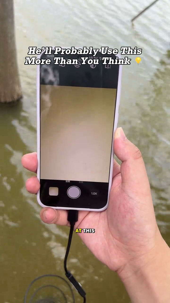 Viral crown Facebook ad: Explore Hidden Places Easily!