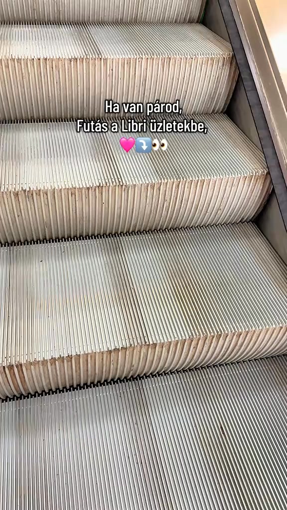 100Moments Facebook ad: Már a Líra és Libri üzletekben is!