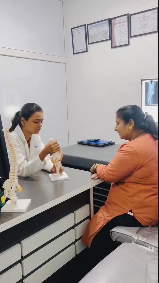 Physioflex Wellness Center Facebook ad: Say Goodbye to Knee Pain