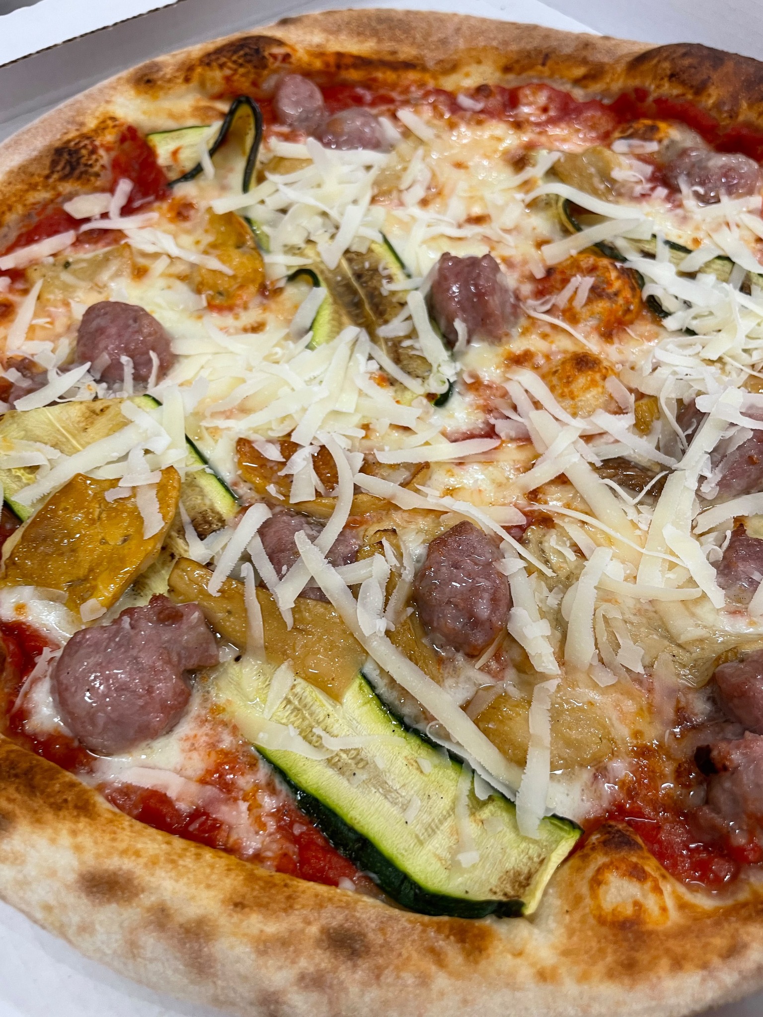 Spacciopizza Facebook ad: Chi lo ha detto che la pizza debba…