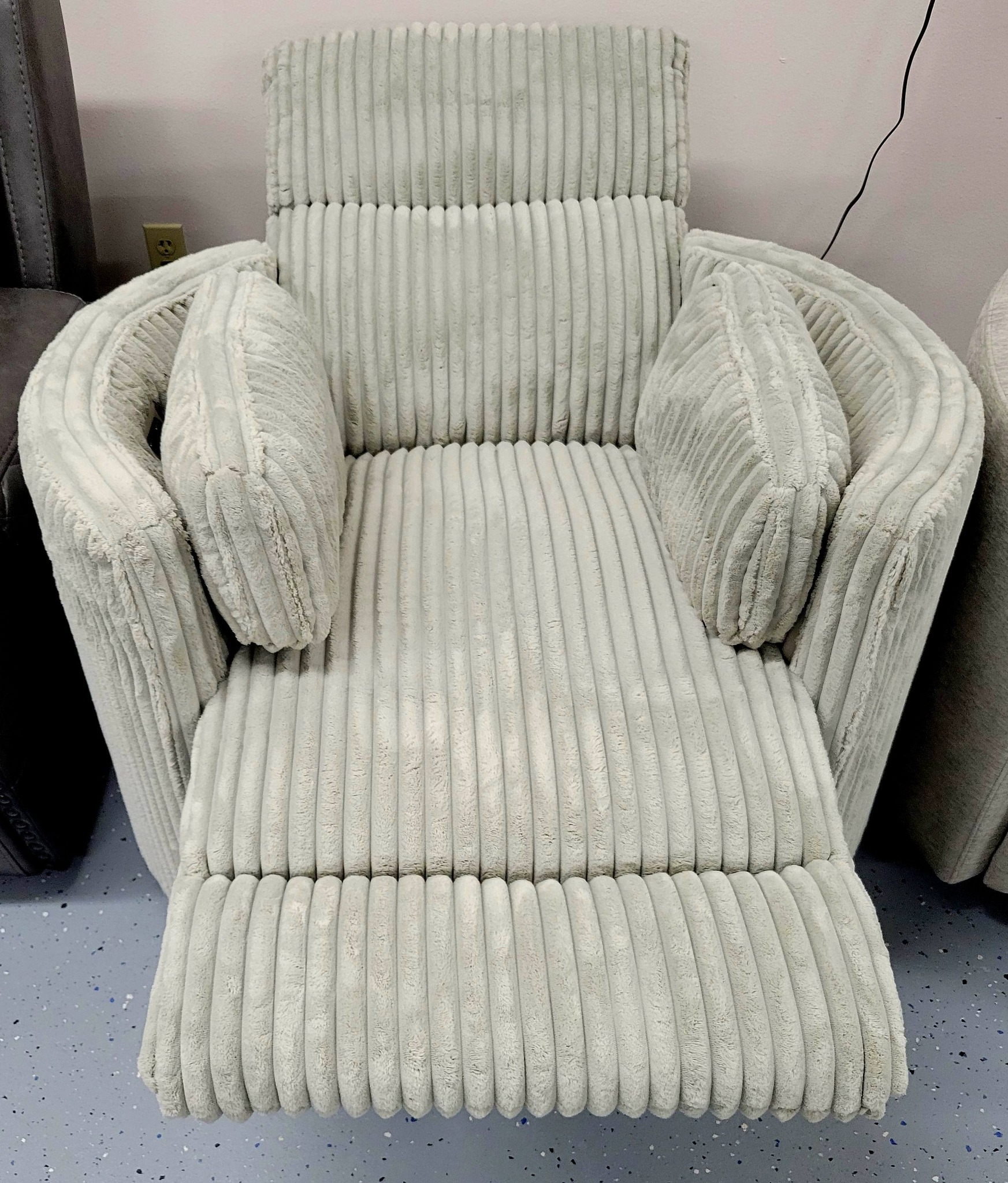 BoxDrop Mattress & Furniture of Waupaca Facebook ad: New Year Recliner, Lift Chair & Booknook Chaise…