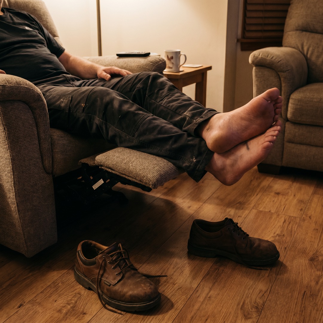Aetrex Facebook ad: Swollen Feet After Work? Here's What's Happening.