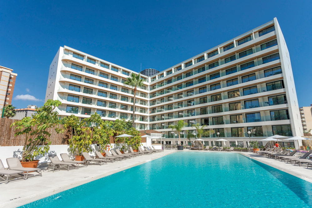Jet2.com & Jet2holidays Facebook ad: Families save up to £700 on selected summer…