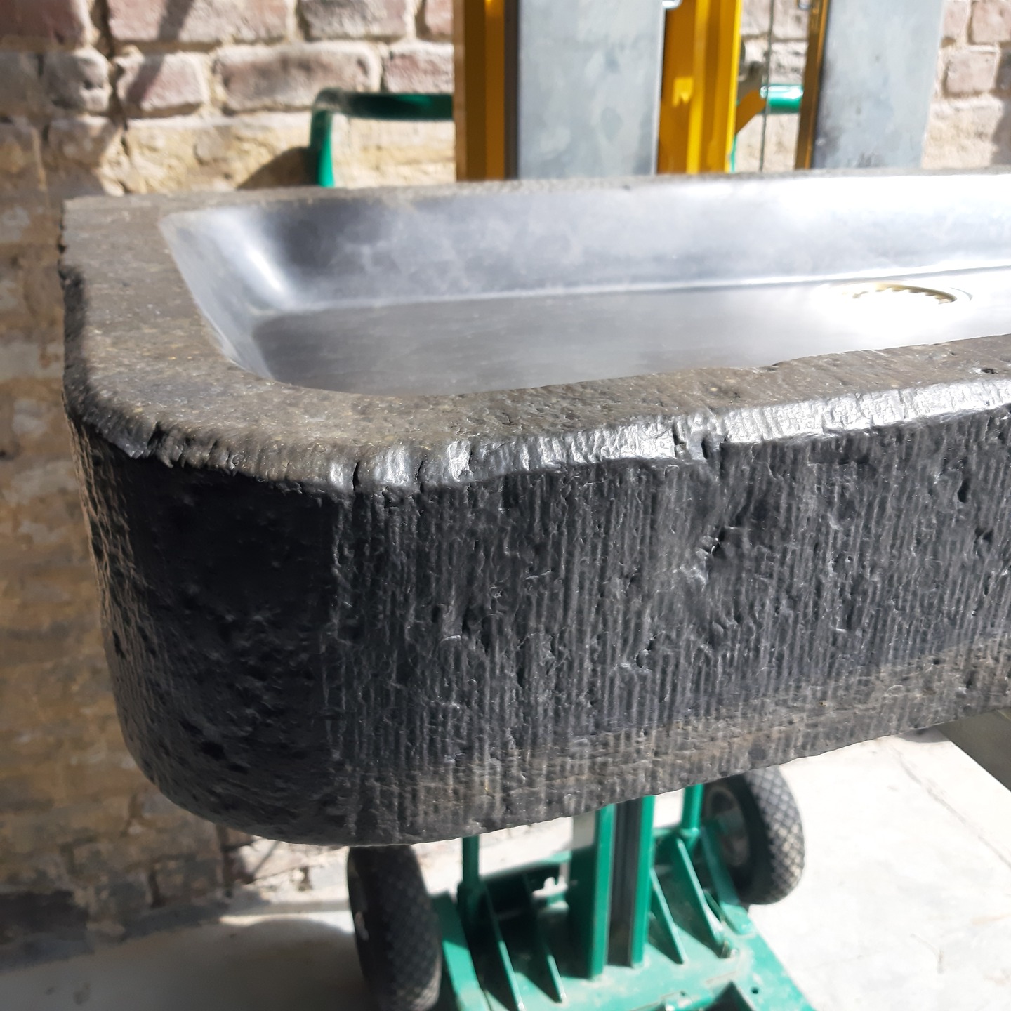 De Sluitsteen Facebook ad: Late 18th century sink in Pierre Bleue des…