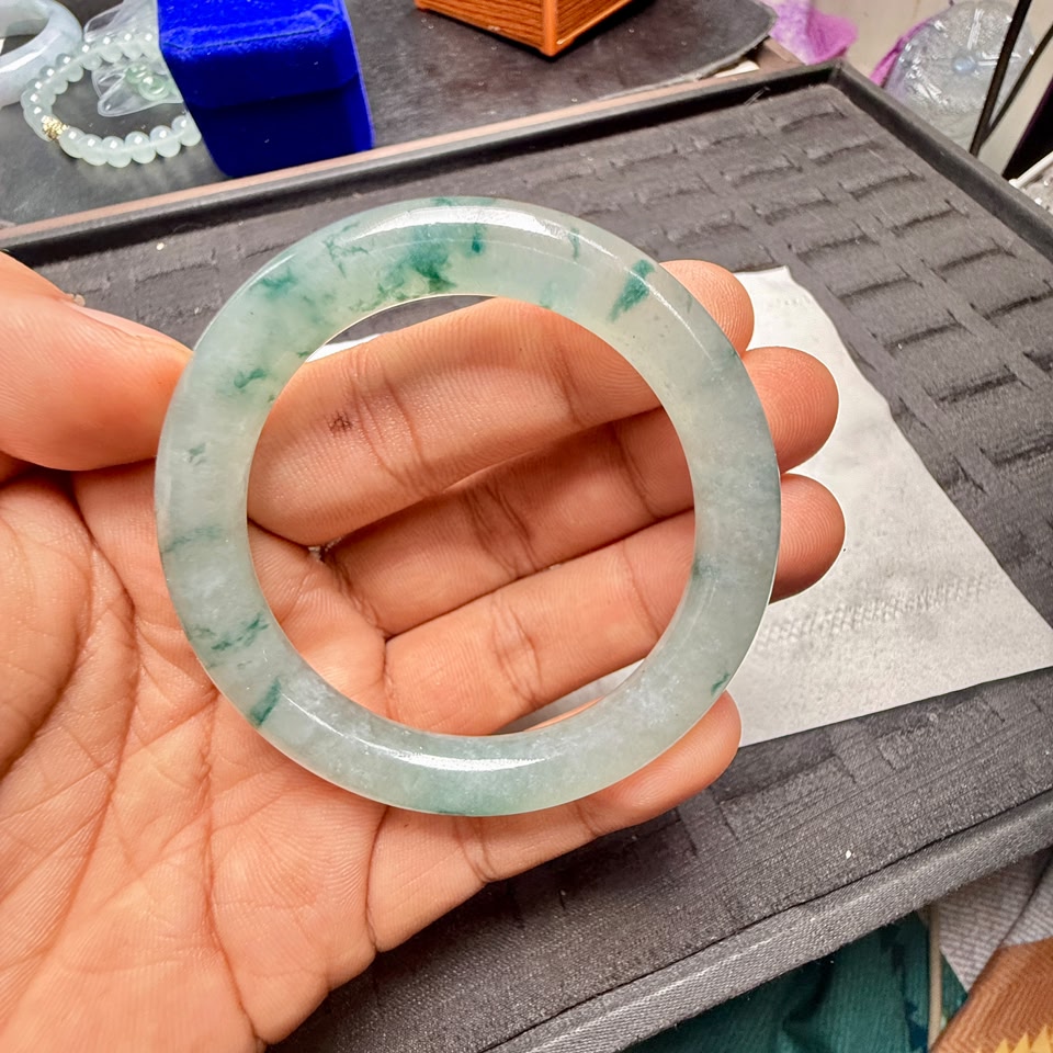 Ye Zar Ni Jade & Jewelry Facebook ad: သဘာဝကျောက်စိမ်း ပန်းကြား လက်ကောက် 1 ကွင်း