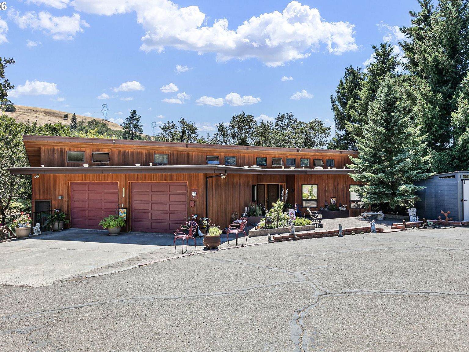 Shane Mast, Owner/Broker, Oregon Life Homes Facebook ad: 375 Acorn Dr, Roseburg, OR 97470 | MLS #219333147 | Zillow