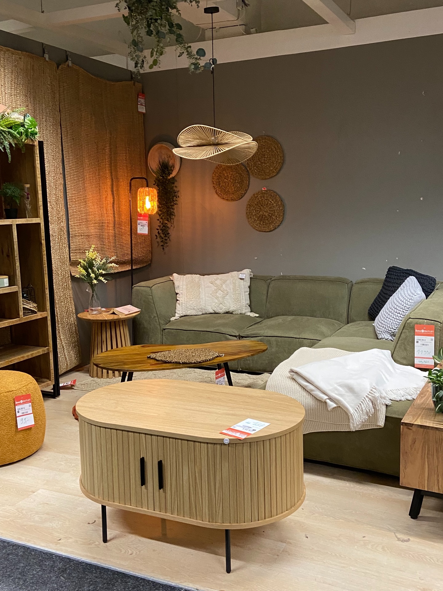 home24 OUTLET STORE Köln Facebook ad: MAYDAY