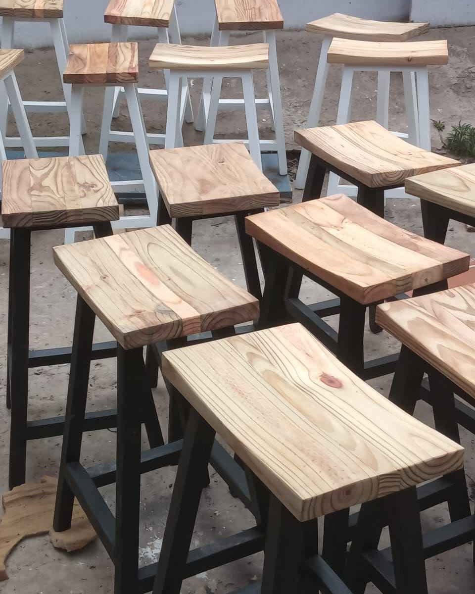 Garith Muronda Facebook ad: AMAZING KITCHERN AND BAR COUNTER STOOLS