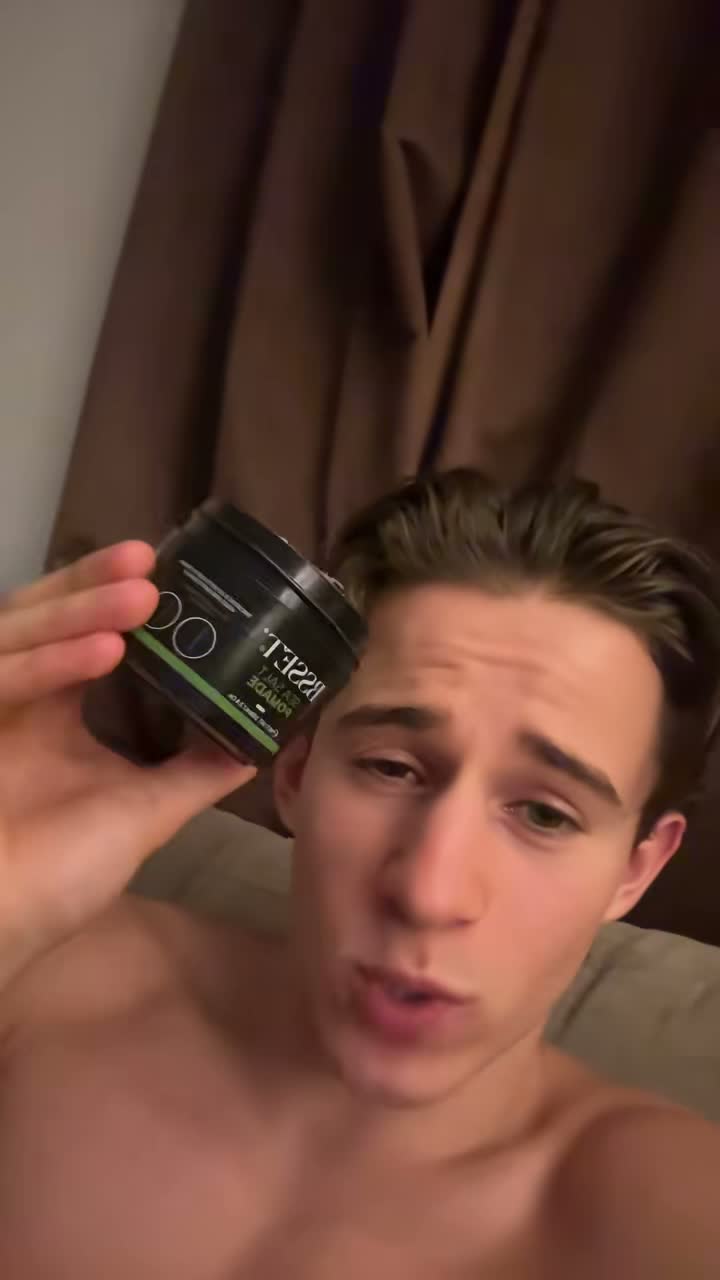 bsset.styling Facebook ad: Strong hold. Natural finish.