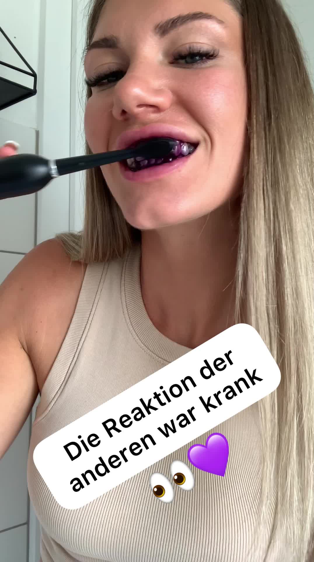 SmileSecret Facebook ad from Aug 30, 2022