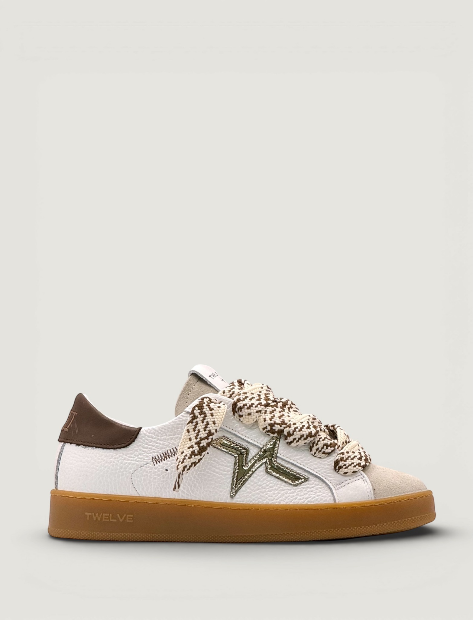 Twelve Facebook ad: Classic Woman - Twelve Italia