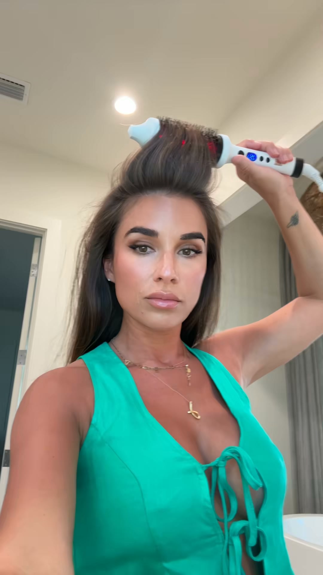 BondiBoost Facebook ad: Tiktok Viral Infrared Thermal Brush