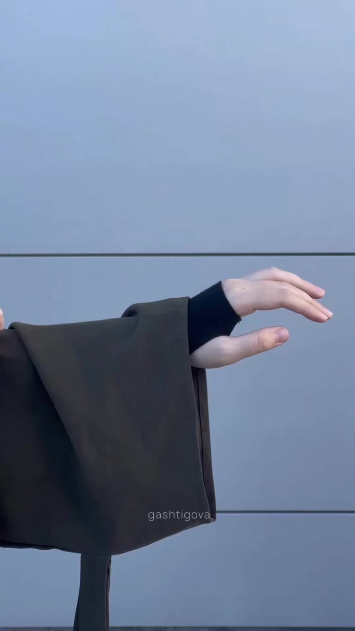 Amna's Scarves Facebook ad: عرض ال 4 قطع ب 199 رجع لمده…