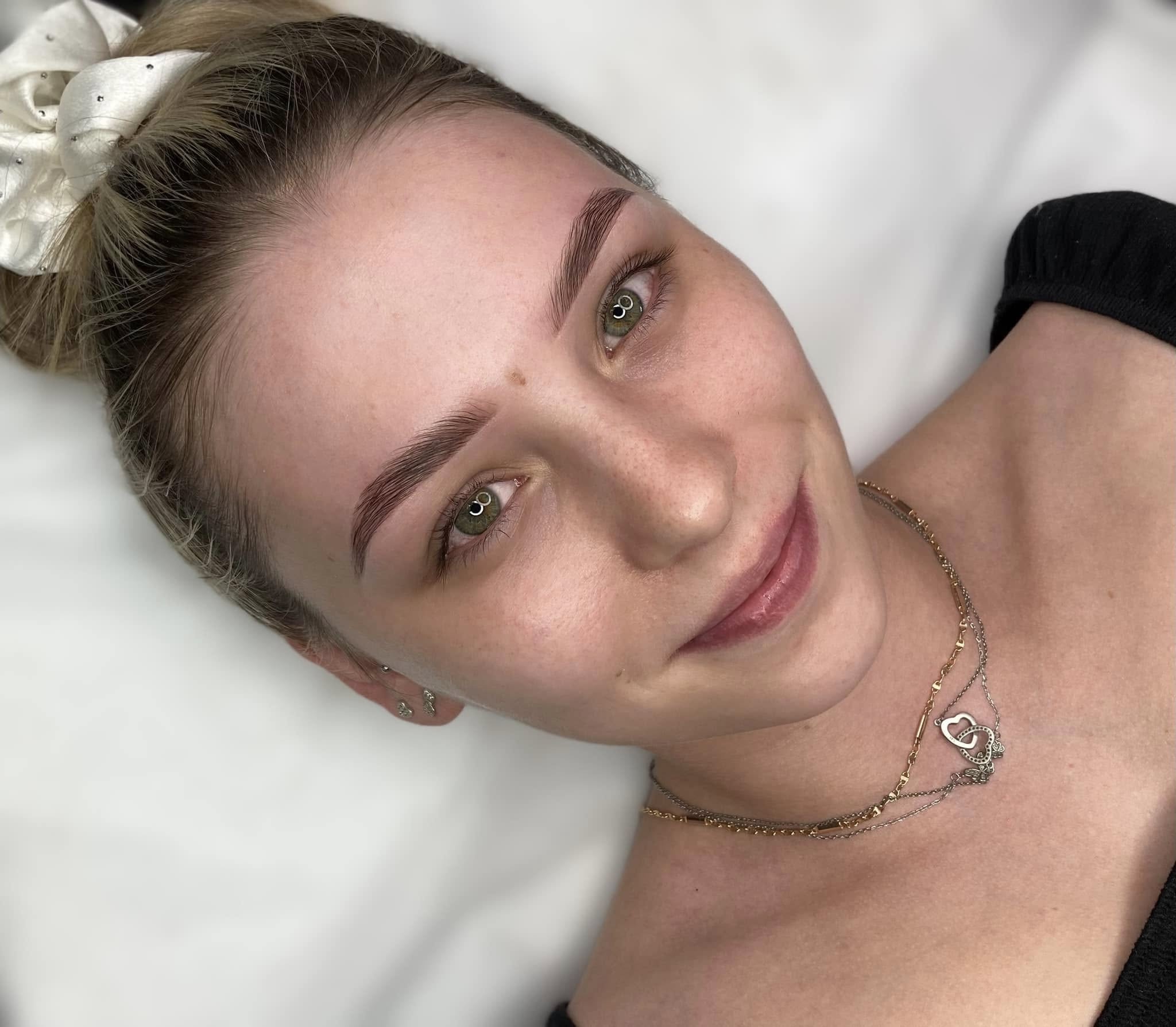 BROWS&BEAUTY - Julia Tarnowska PMU Artist Facebook ad: Czatuj z nami