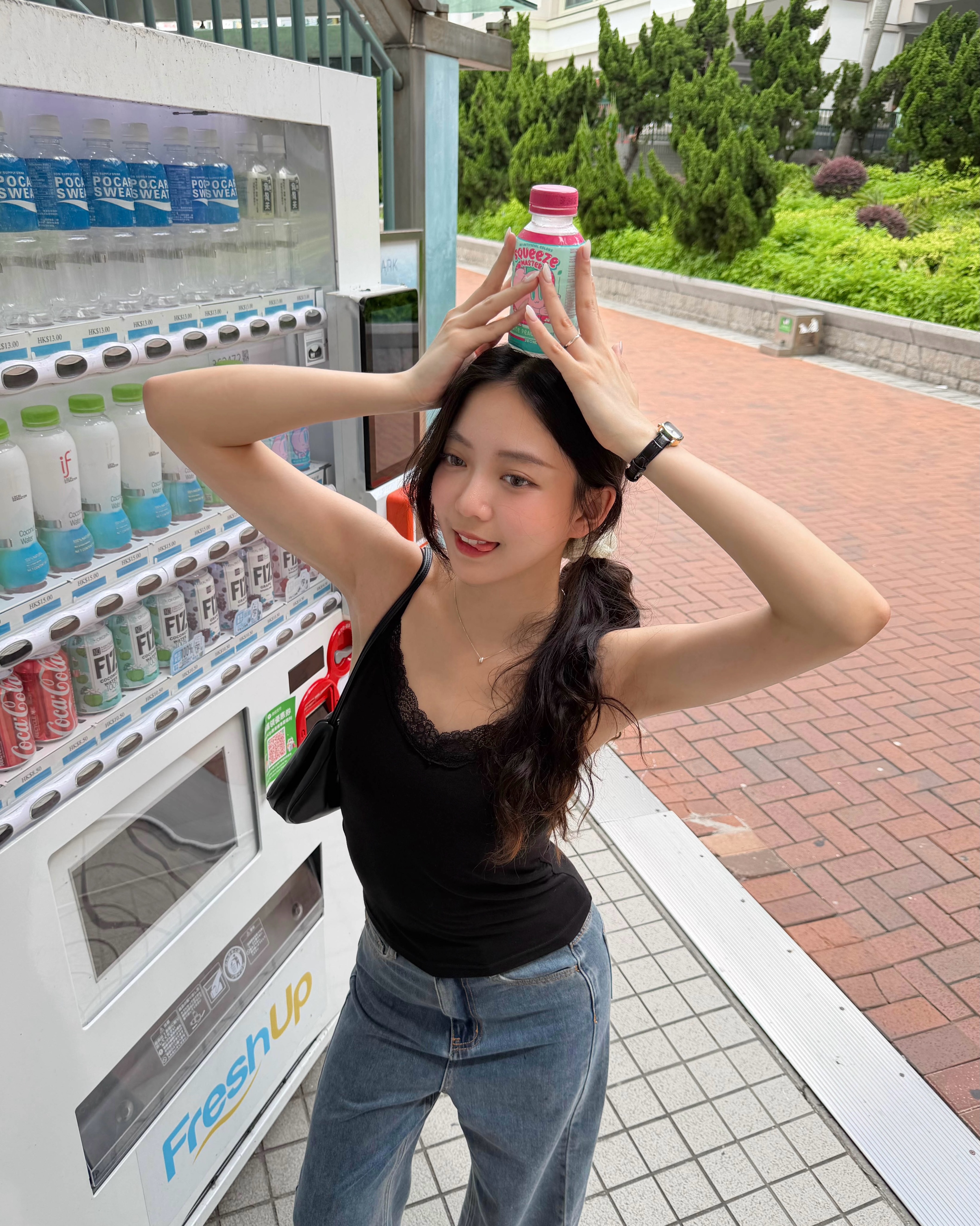 SERCOSERCO Facebook ad: 低露膚度而滿滿女人味嘅lace bra top