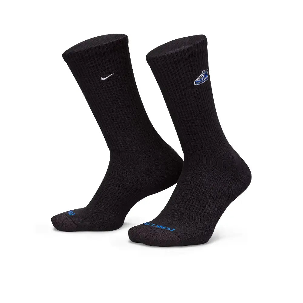 Urban Jungle Facebook ad: Scopri la selezione esclusiva di sneakers e apparel…