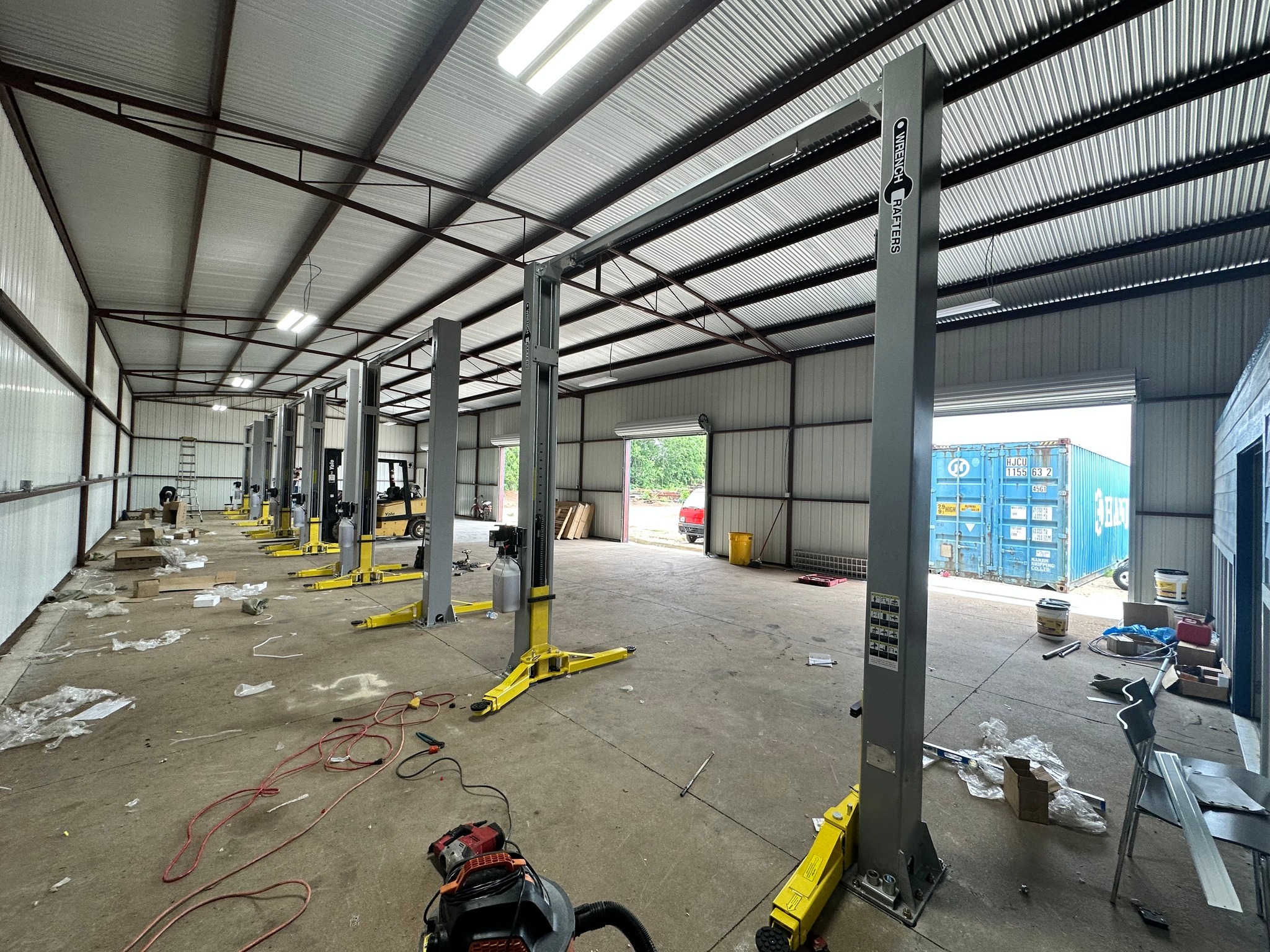 Lifty Roger Facebook ad: 13000 Lb Capacity 2 Post Automotive Car Lift Grey 220v 60Hz