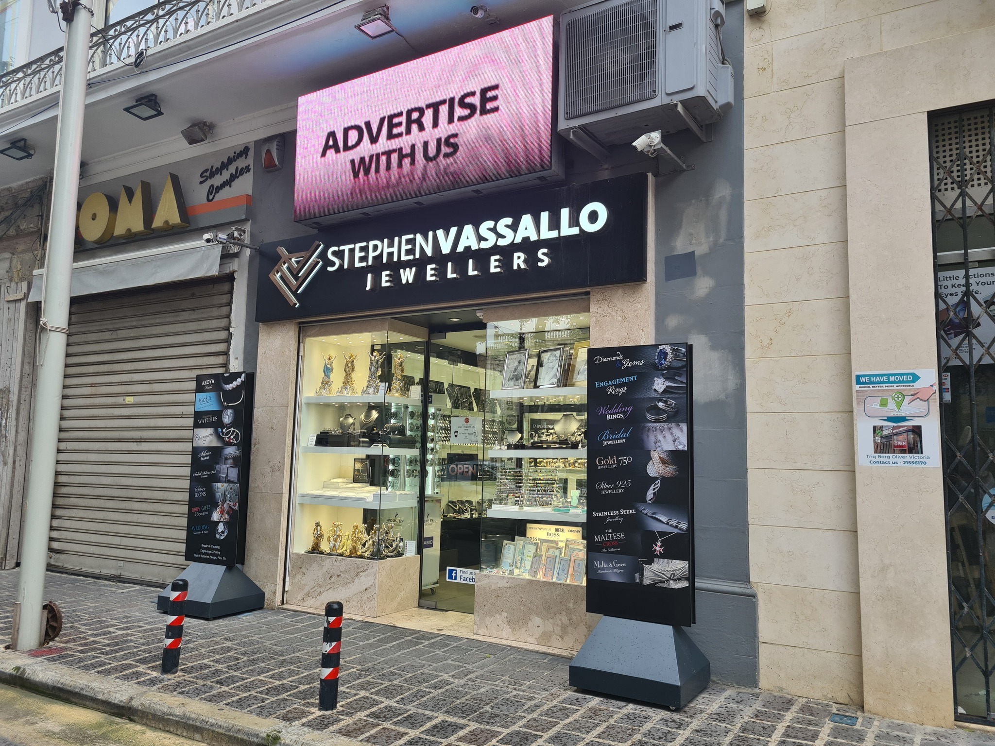 Stephen Vassallo Jewellers Facebook ad: Shine Like Never Before!