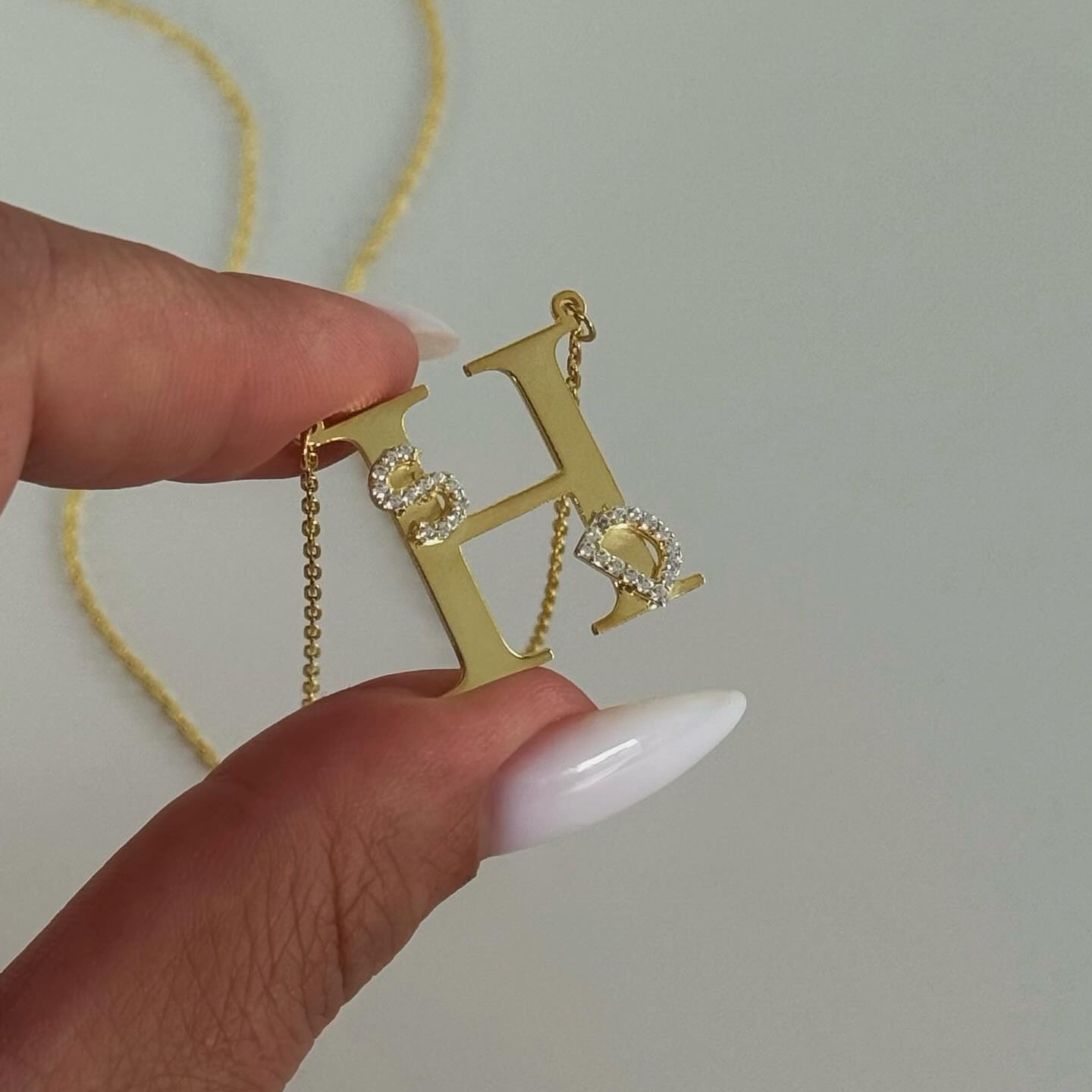 Beonejewelry.de Facebook ad: Mach deinen Stil einzigartig mit personalisiertem Schmuck!
