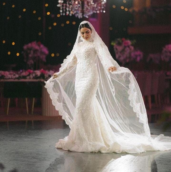 Princess Dress Facebook ad: فساتين زفاف رويال للايجار