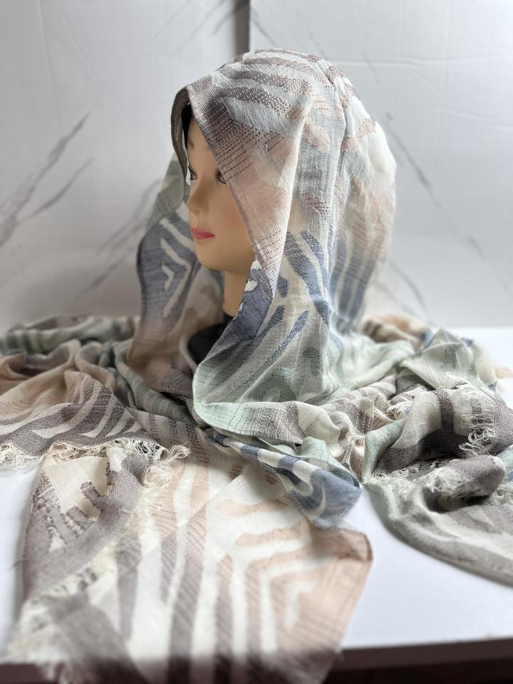Mat’iss Facebook ad: Une sélection de magnifiques voiles & foulards friperie…