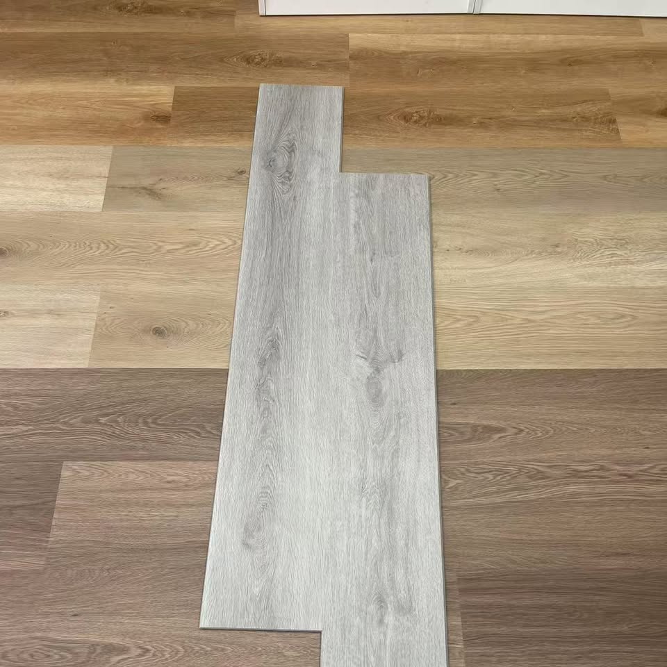 Max Ma Facebook ad: 1.79/sqft 6.5mm 20mil uv coating LVP flooring 100%…