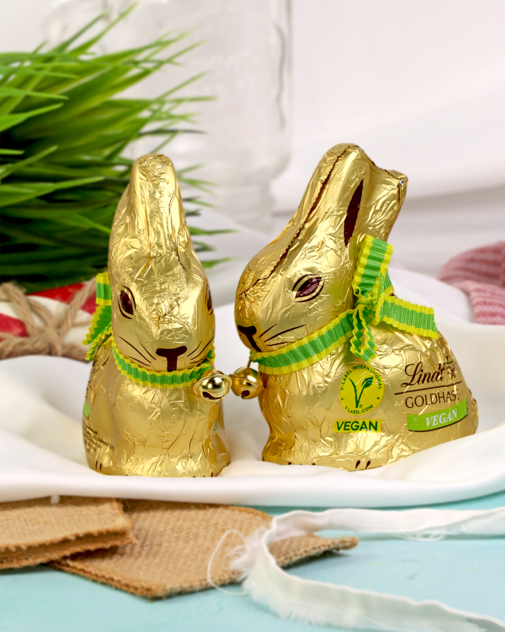 Officialveganshop.com Facebook ad: Les chocolats de Pâques Vegan Lindt sont maintenant…