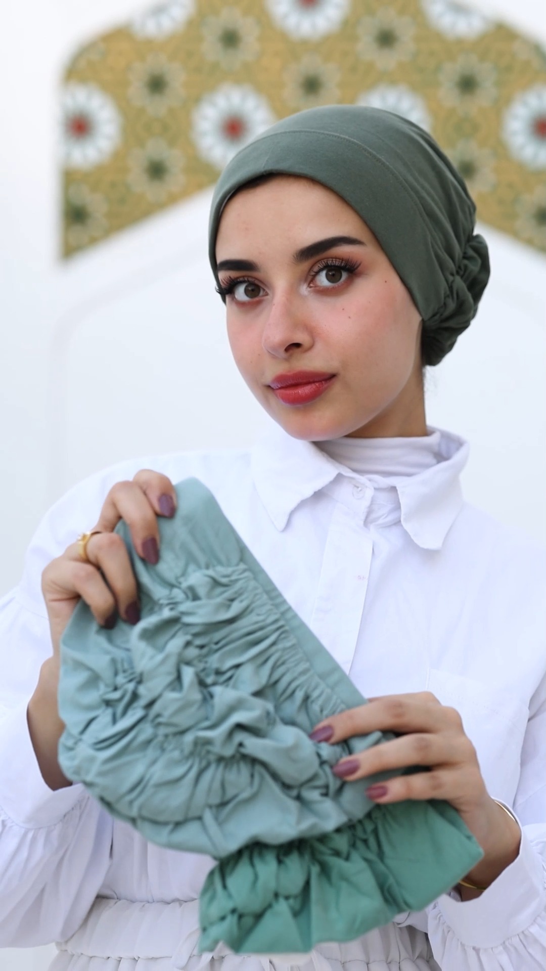 Jamila Scarves Facebook ad: لان دايما جميلة مميزة بمنتجاتها بتقدملك البونيه الكويتي…