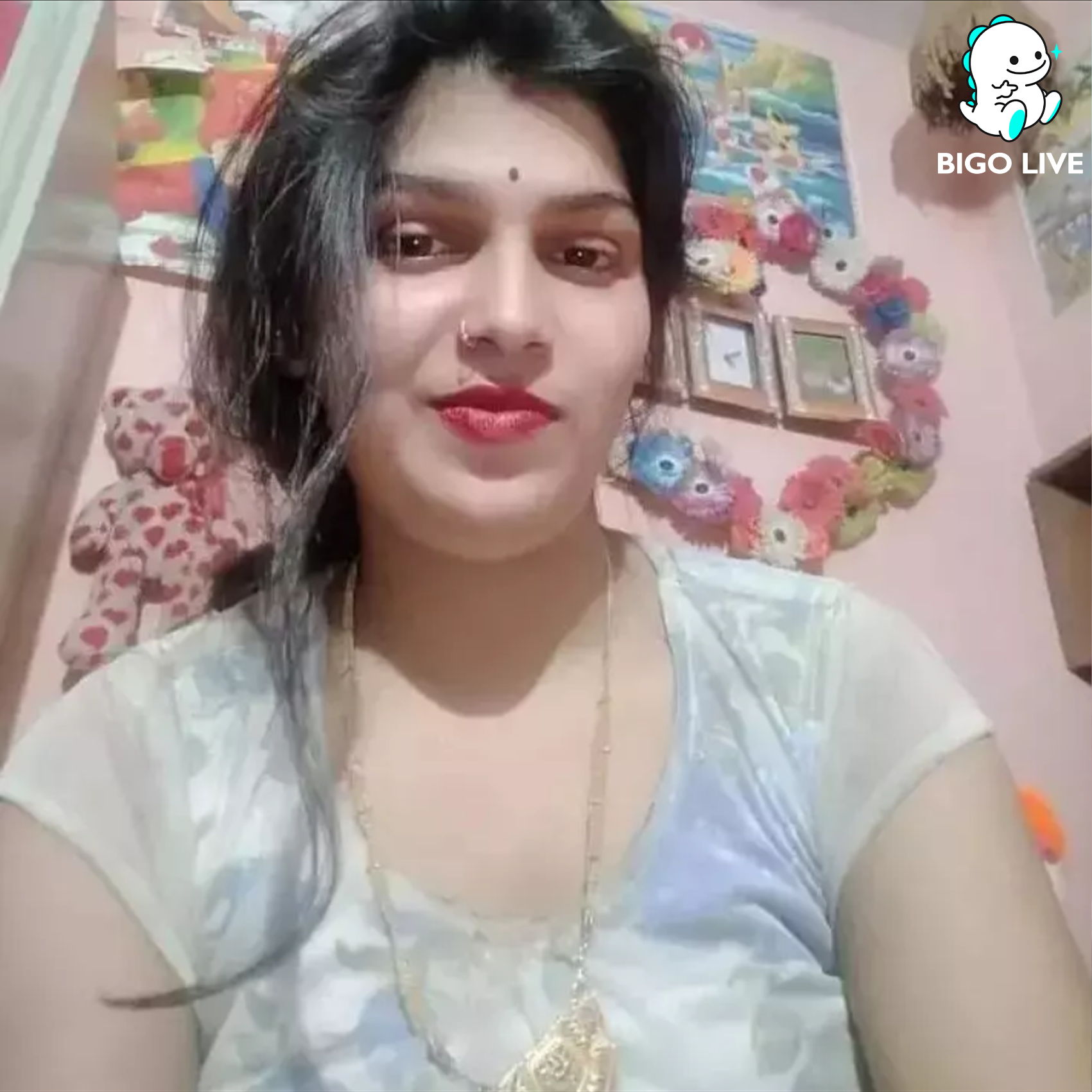 Live streaming APP Facebook ad