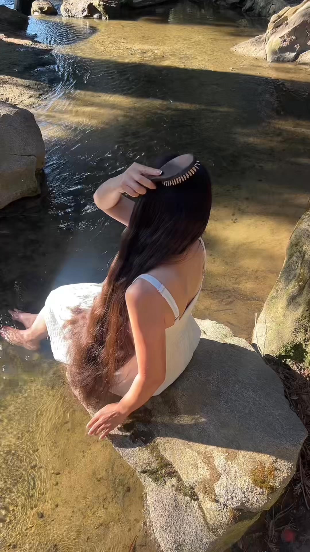 HINU Facebook ad: Healthy Hair Starts Here