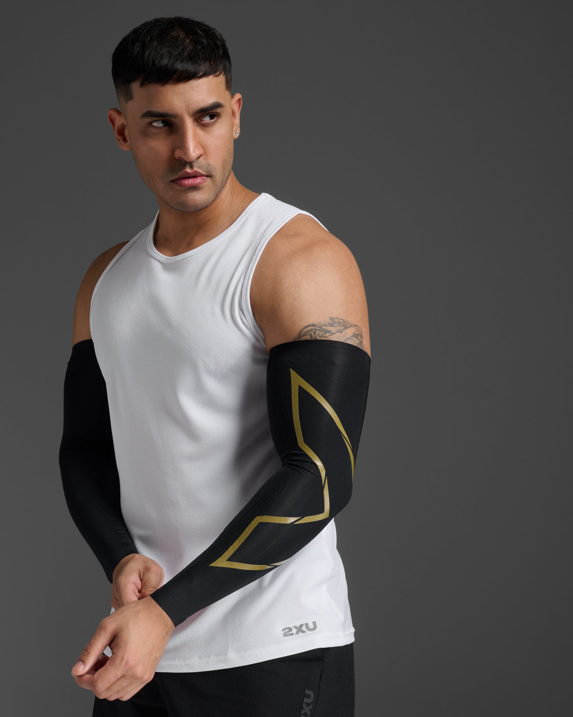 2XU Facebook ad: Funksjonelle klær for trening, konkurranse og restitusjon.