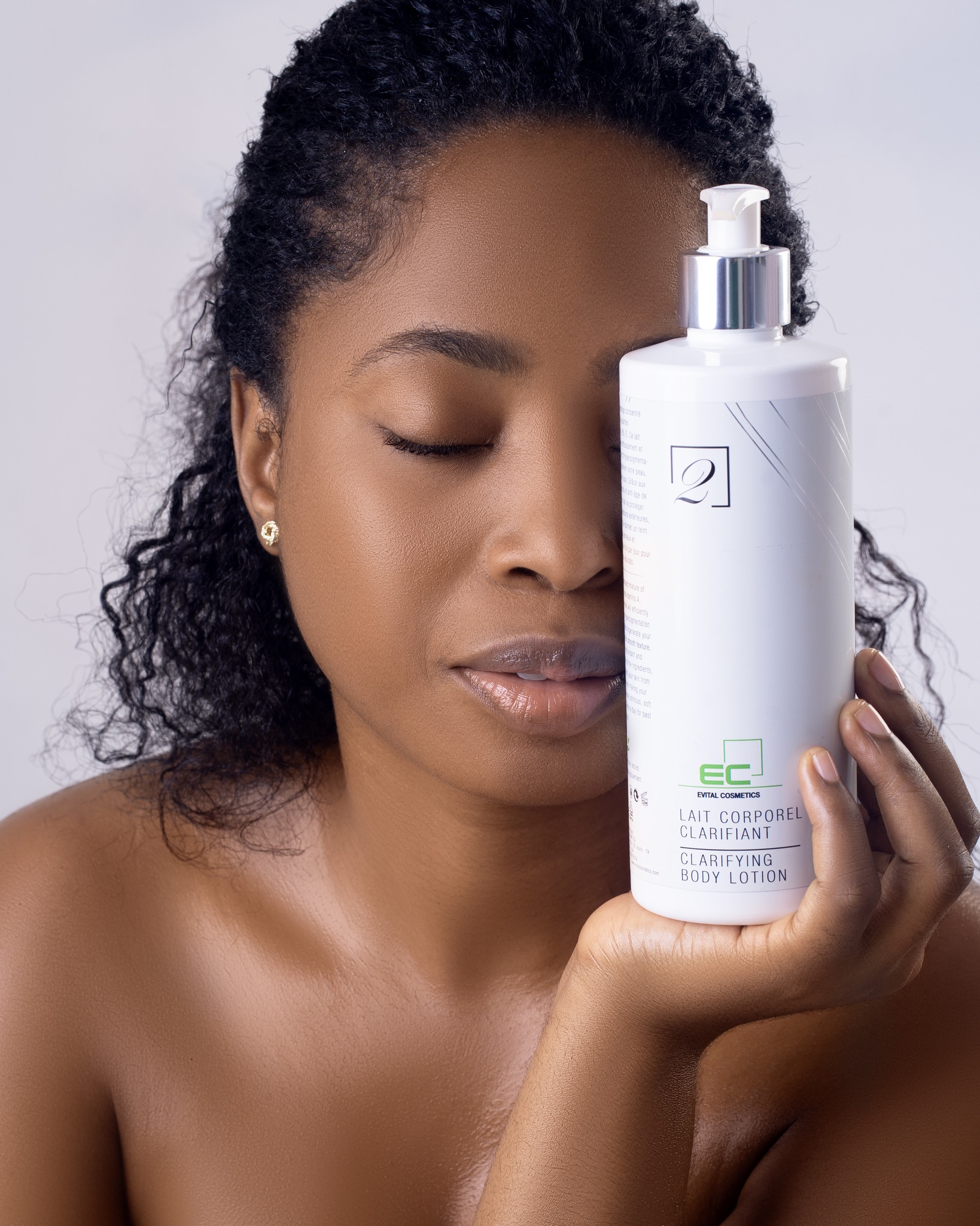 Evital Cosmetics LLC Facebook ad: Clarifier votre peau!