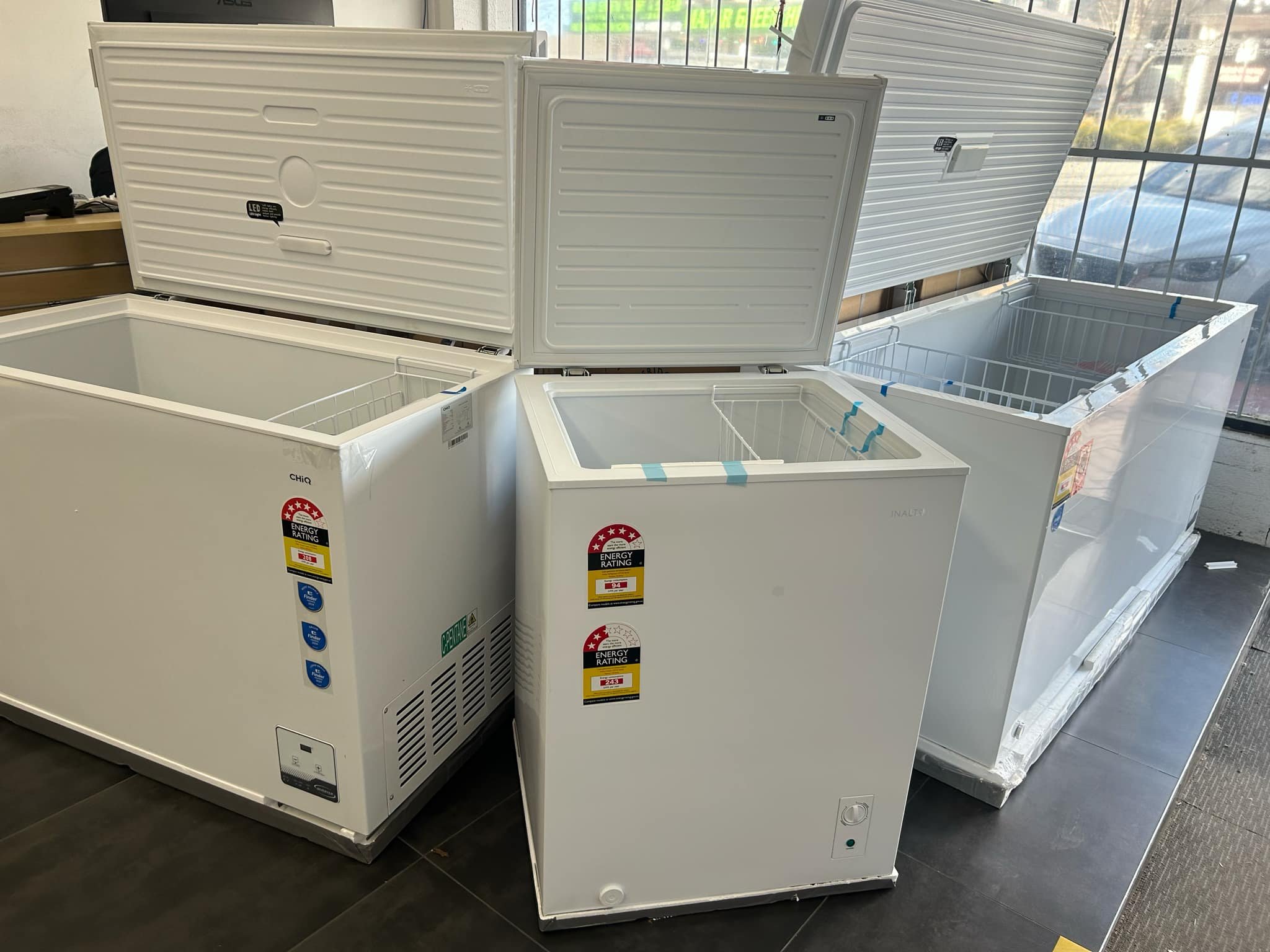 Tony Liu Facebook ad: Brand new Hybrid Chest / Upright freezer & Warranty - Size…