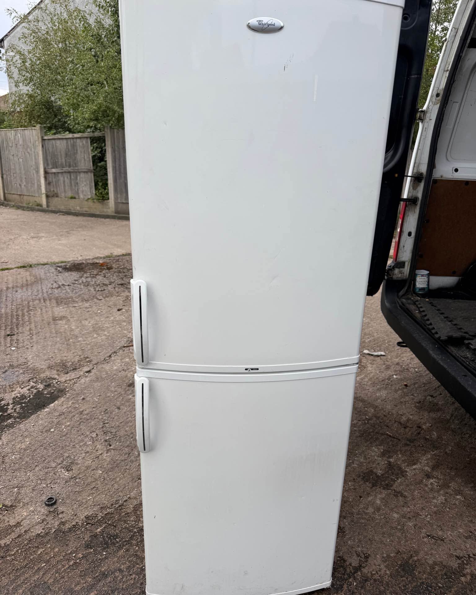 Nicola Jones Facebook ad: LOGIC fridge freezer ‘delivery available