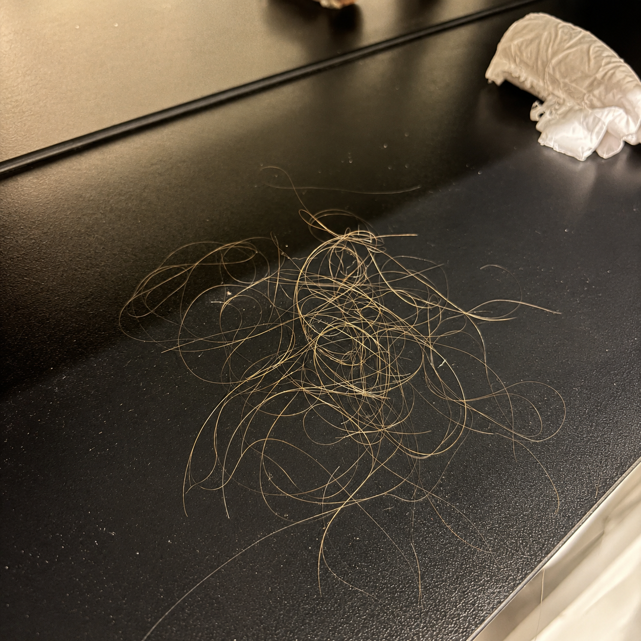 Shots & Shedding Insiders Facebook ad: Read if your hair is falling out