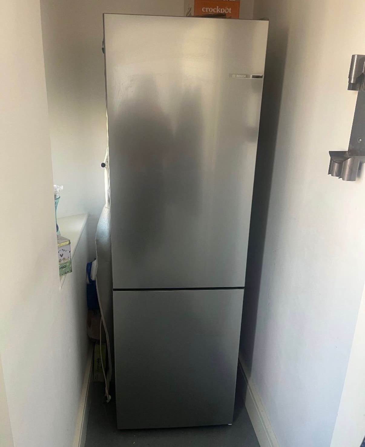 Nicola Jones Facebook ad: BOSCH fridge freezer delivery available