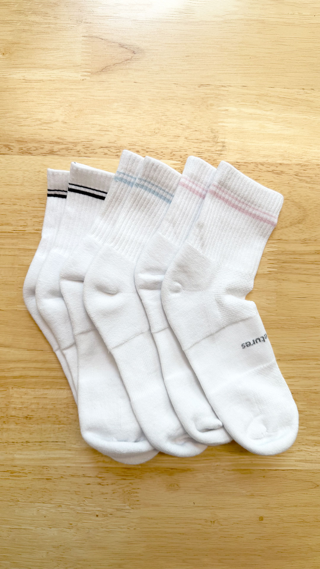 Feetures Facebook ad