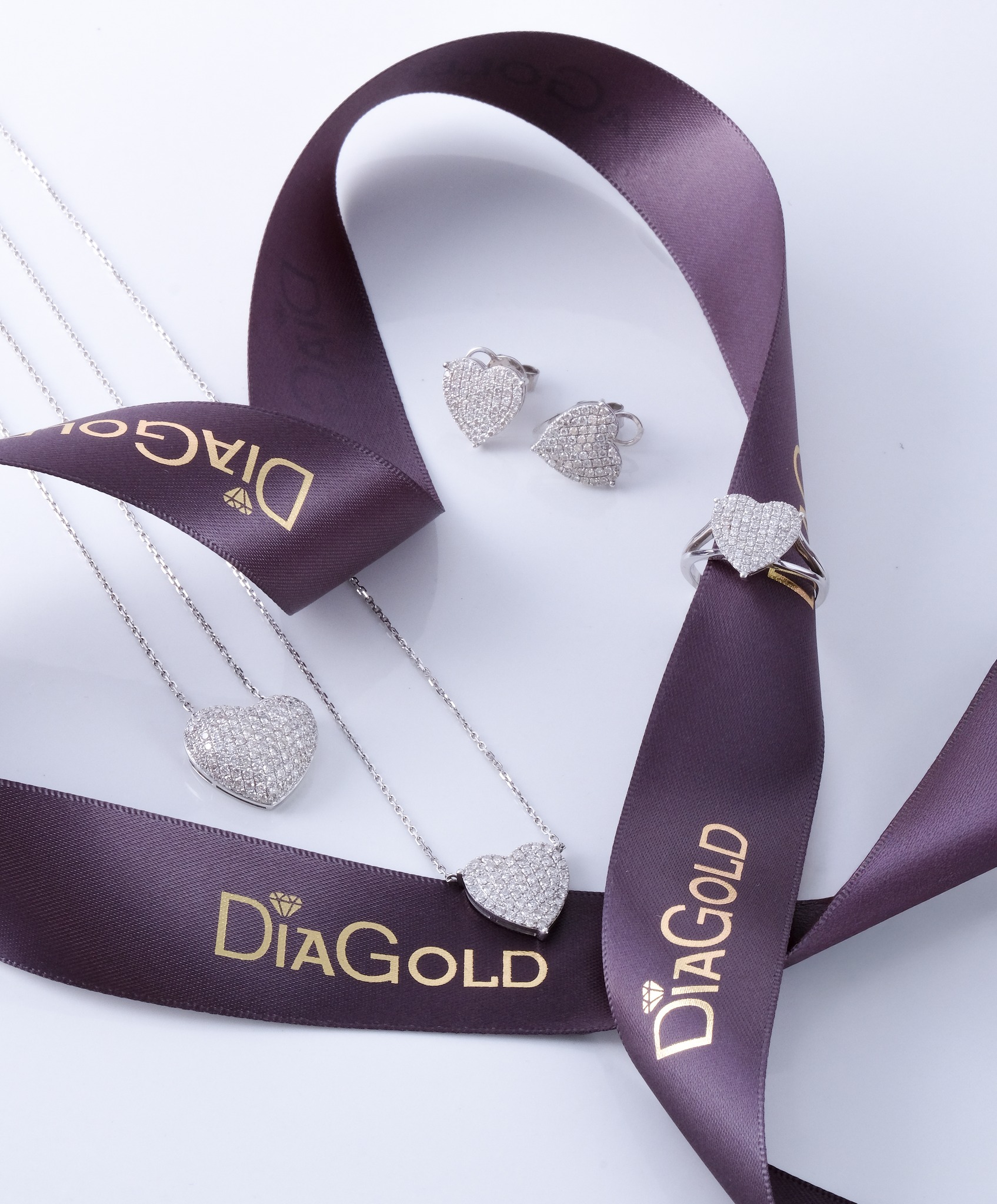 Diagold Jewelry Facebook ad: Tu Es Aurora Necklace, DiaGold