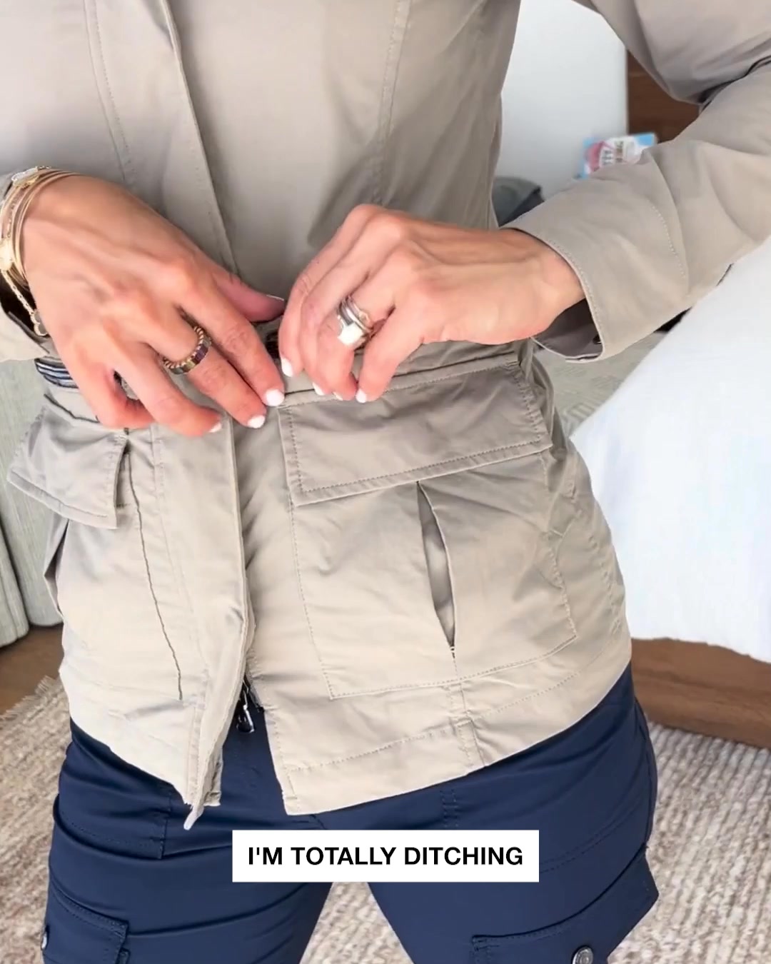 Anatomie Facebook ad: The Essential Travel Jacket