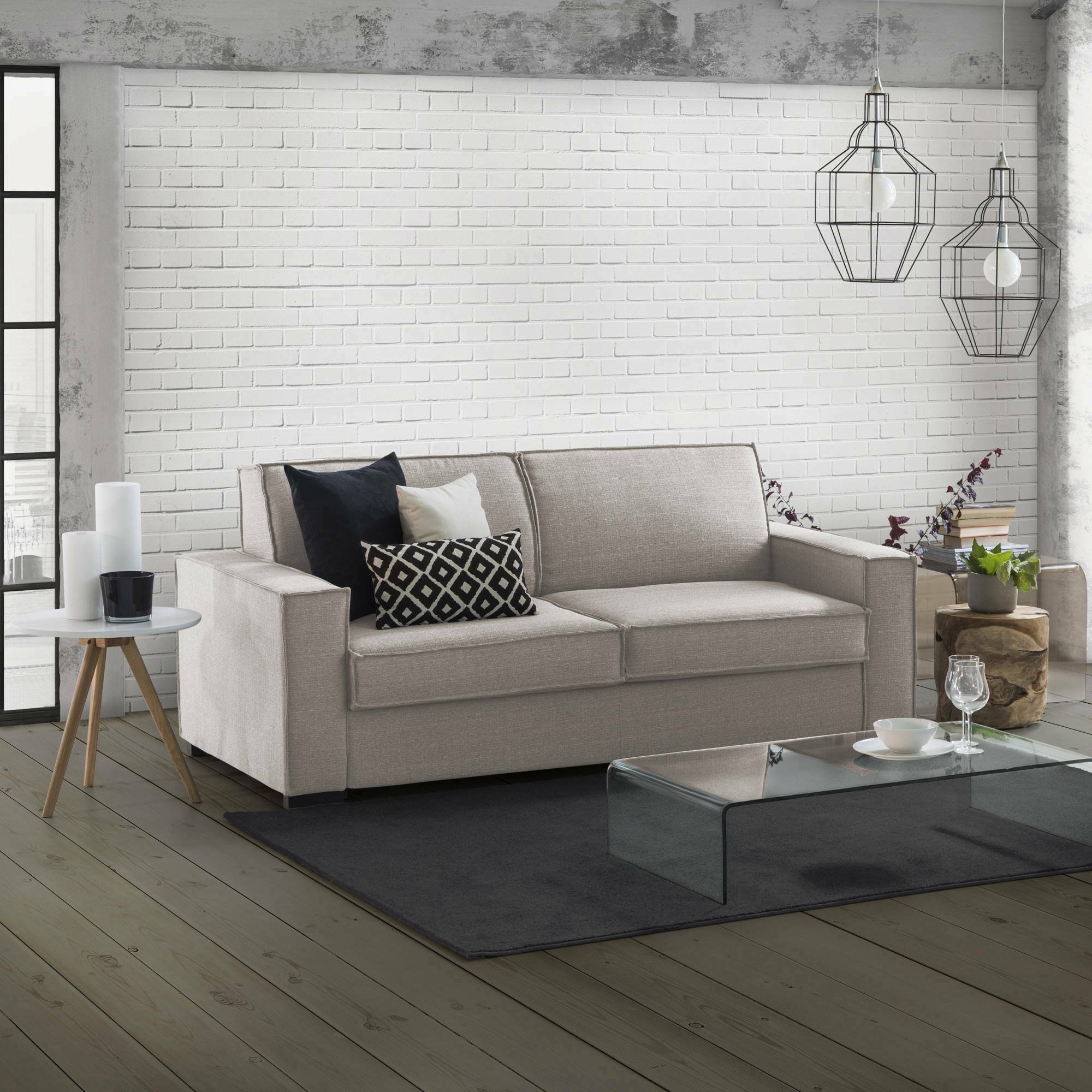 Dmora Facebook ad: Una casa ben arredata non deve costare una…