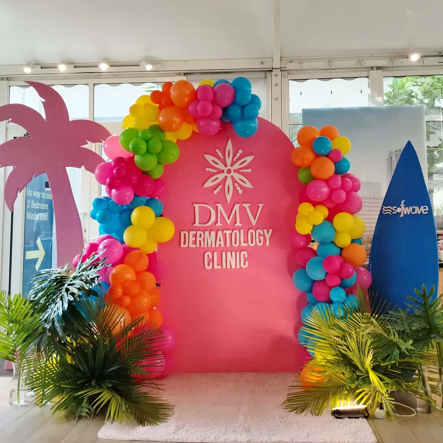 POP Luxury Balloons Facebook ad: Serving summer, skin, and good vibes only