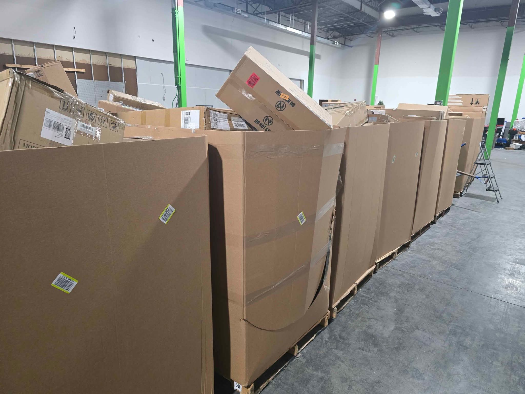 Thomas Joseph Shultz Facebook ad: amazon medium pallets general merchandise $money makers