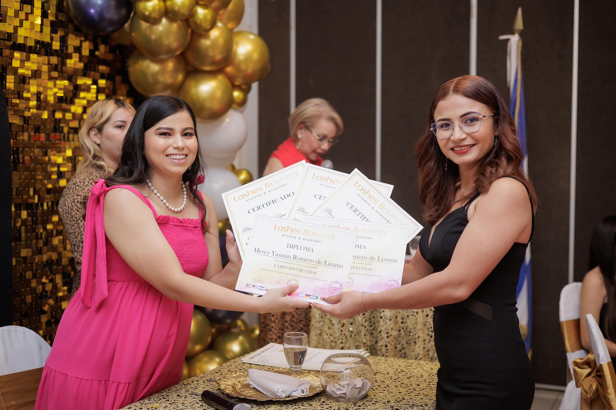 LashesBayona Facebook ad: Graduate como Profesional en nuestras distintas ramas de…