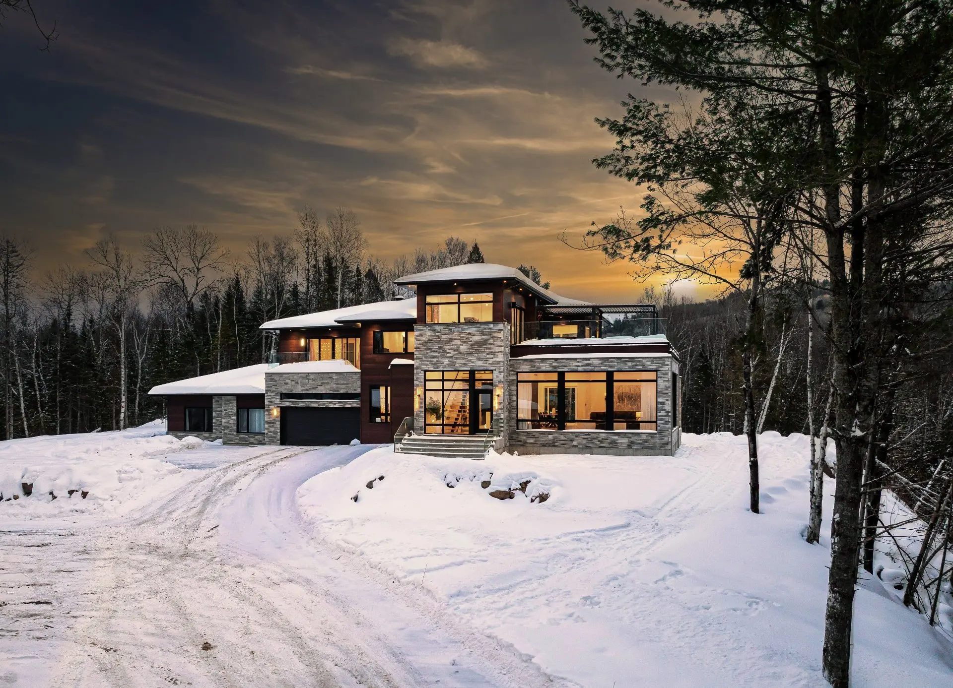Engel & Völkers Montréal Québec Facebook ad: Le luxe en VILLÉGIATURE c'est 𝗘&𝗩!