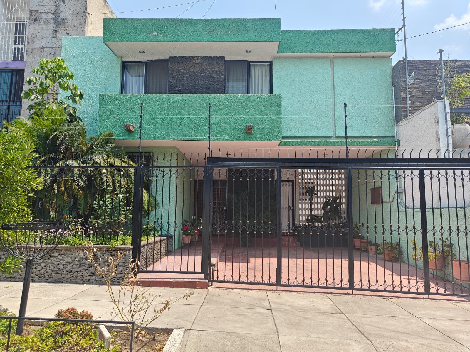 Lorena Sánchez Facebook ad: 5 habitaciones 4 baños Casa