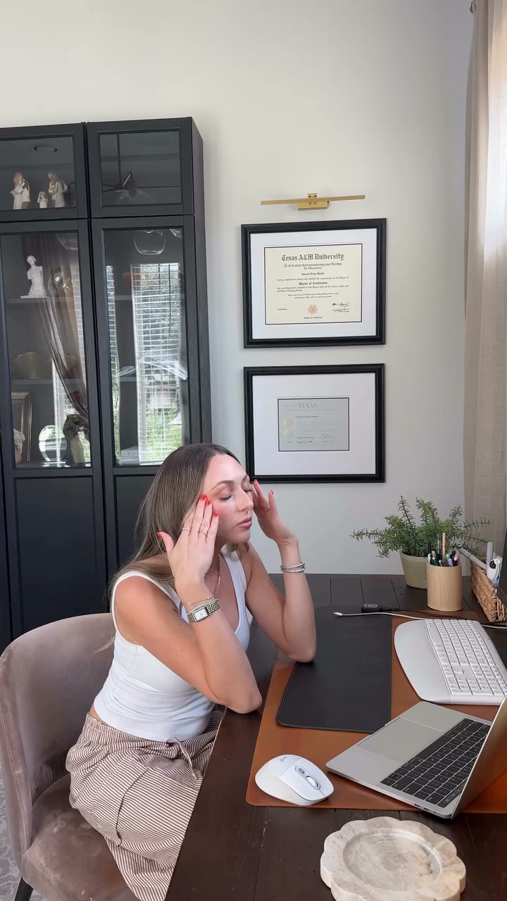 Mandy Barker Facebook ad: From procrastination to productivity with @superhuman__hq…